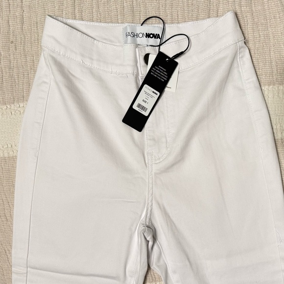 Fashion Nova Mystery Solved Extreme Bell Bottom Jeans- NWT - Picture 6 of 6